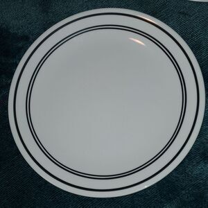 Classic Cafe in Black by Corelle Set of‎ Four 10.5" 10½" Dinner Plates